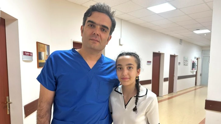 12 Yaşındaki Azra İpli Skolyoz Ameliyatı İle Sağlığına Kavuştu.