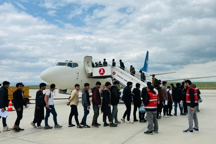 136 Afgan Göçmen Ülkelerine Gönderildi