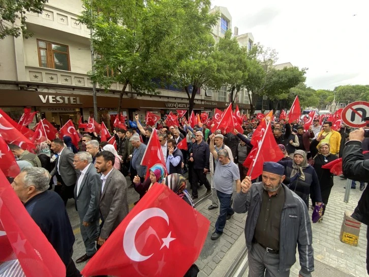 AK Parti'den Seçim Öncesi Yürüyüşü 