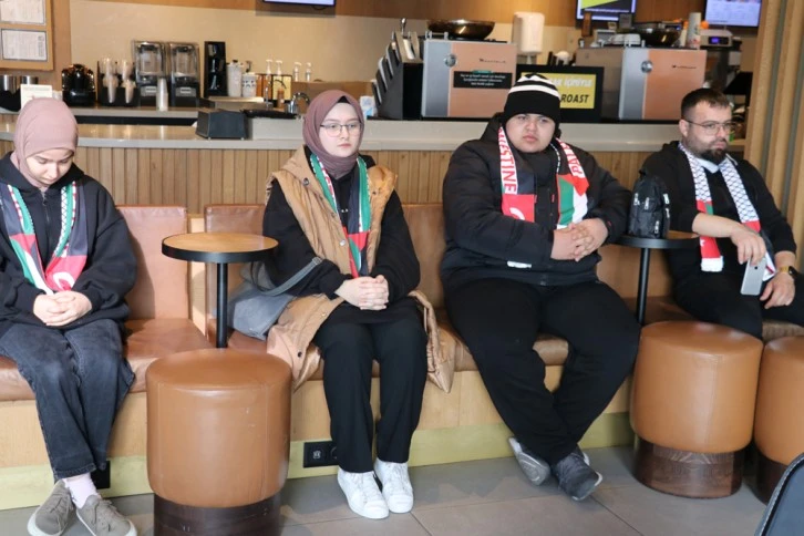 AK Partili Gençlerden Sivas'ta 'Starbucks' Eylemi