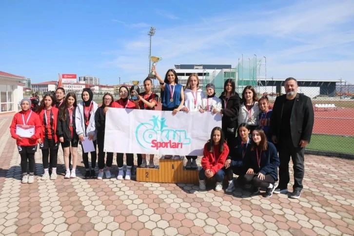 Alkışlar Ahmet Ayık Spor Lisesi’ne