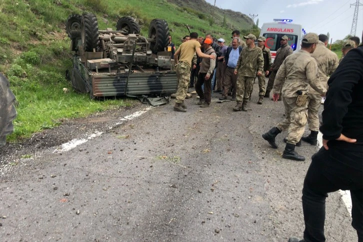 Ardahan'da Askeri Araç Devrildi: 4 yaralı