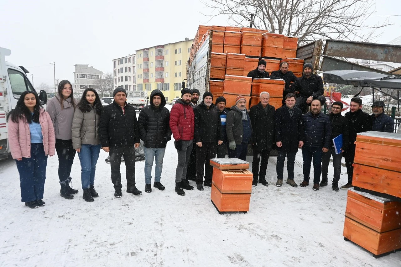 Arıcılara Destek, 280 Adet Arı Kovan Dağıtıldı