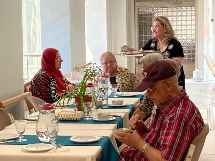 Aşure Geleneği Huzurevinde Devam Ediyor