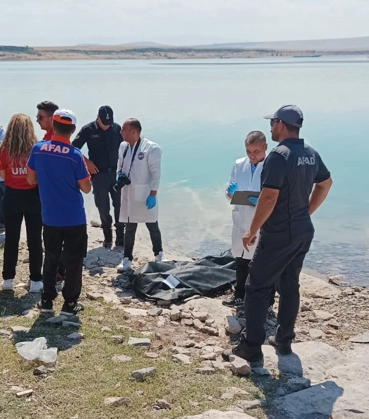 Baraj Gölüne Giren 2 Kişiden 1'i Boğuldu