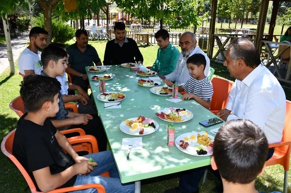 Başkan Çiftçi Öğrencilerle Kahvaltıda Buluştu