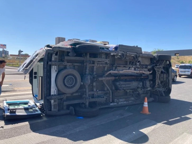 Başkentte Ambulans Devrildi: 4 Yaralı