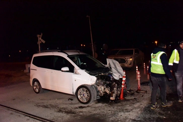 Doğu Ekspresi Sivas-Kayseri Demiryolunda Araca Çarptı