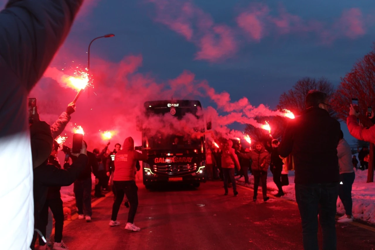 Galatasaray Kafilesine Sivas’ta Coşkulu Karşılama