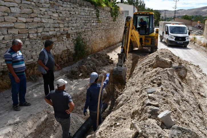 Gürün’de 300 Metrelik Kanalizasyon Hattı Yapılıyor