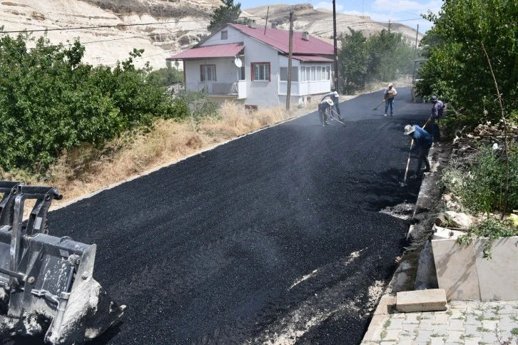 Gürün’de Yollar Asfaltlanıyor