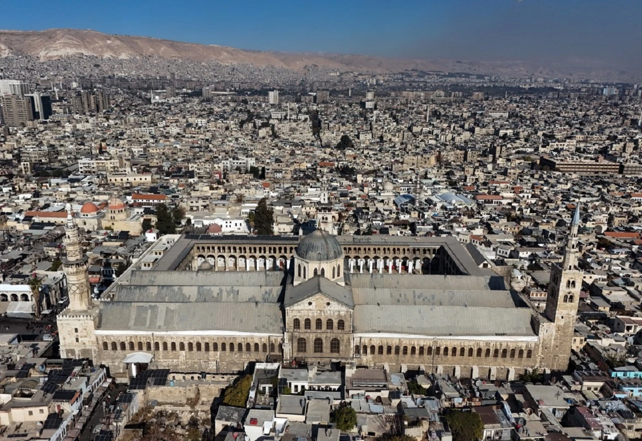 Esad sonrası ilk cuma namazı için Emevi Camii'ne akın 