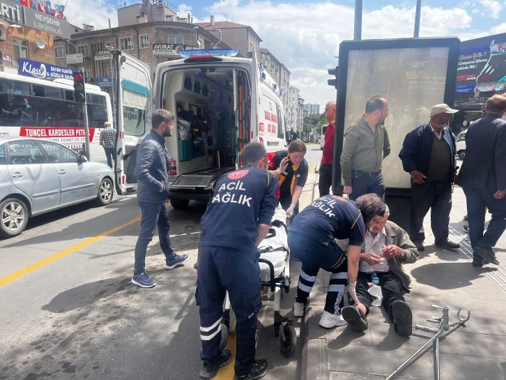 Halk Otobüsüne Binmeye Çalışırken Otobüs Çarptı