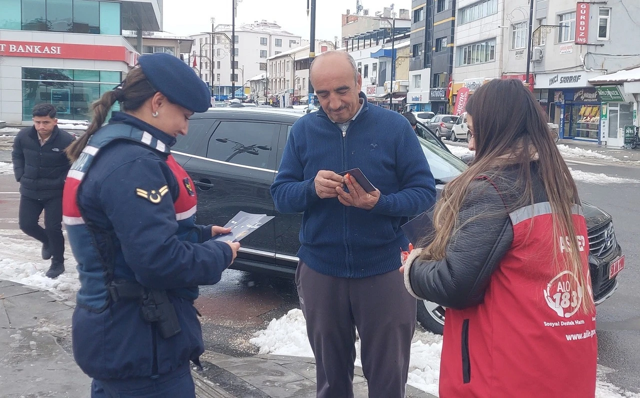 Kadına Şiddete Broşürlü Tepki