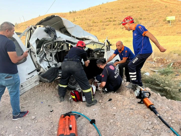 Köy Yolunda Feci Kaza: 1 Ölü 3 Yaralı