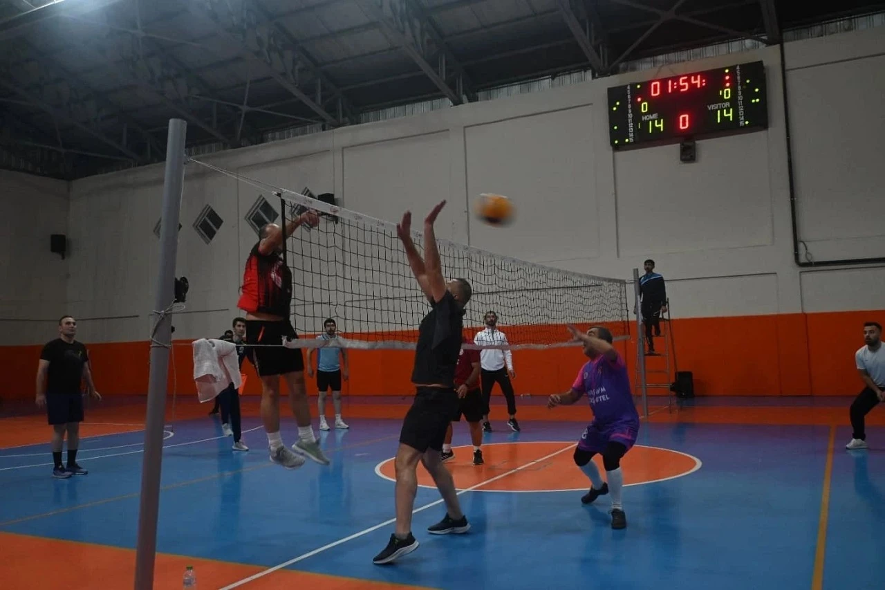 Kurumlar Voleybolda Yarıştı