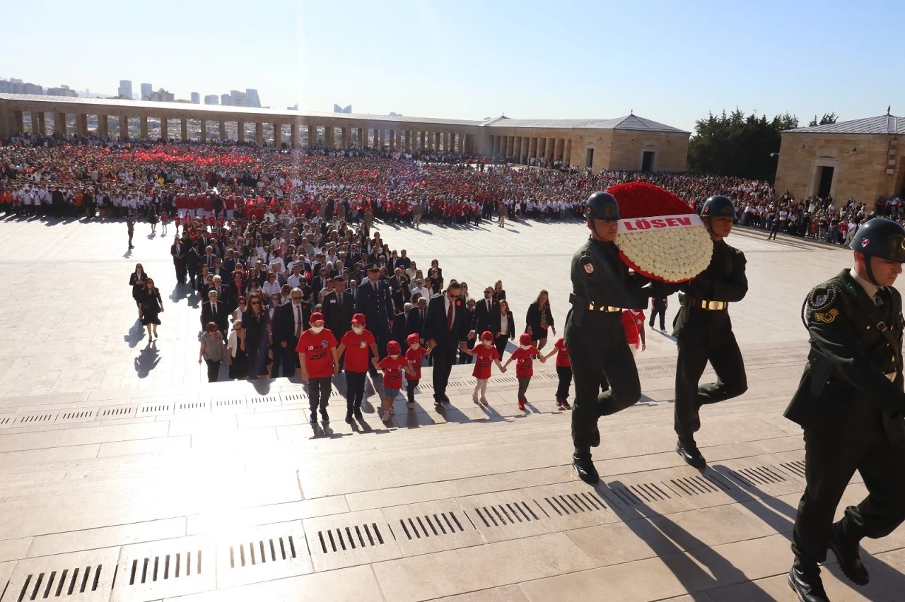 LÖSEV’den Büyük Anıtkabir Buluşması