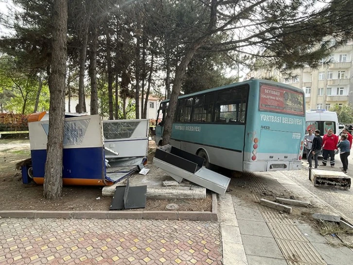 Midibüsün Freni Patladı: 1 Ölü, 20 Yaralı