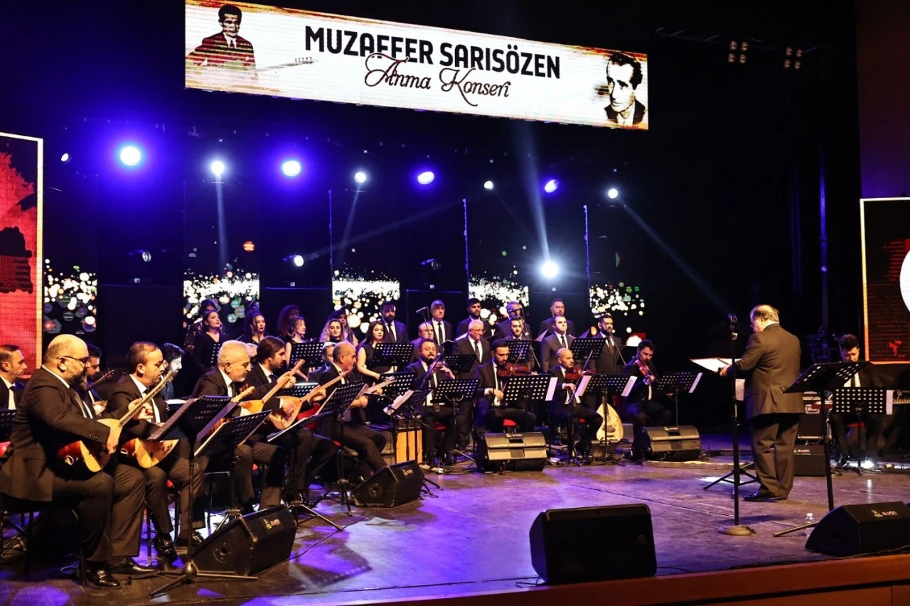 Muzaffer SarısözenSivas'ta Anıldı