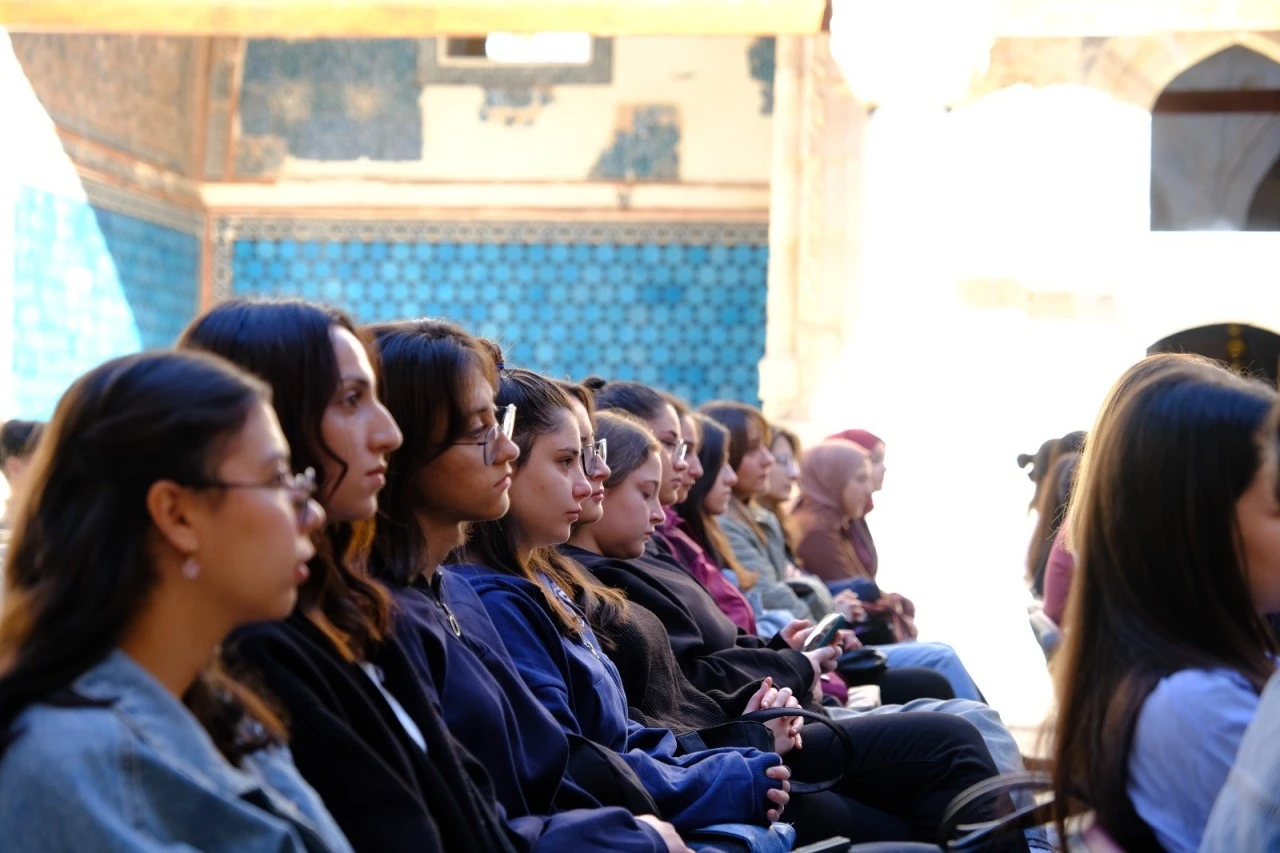 Öğrencilere İlk Ders Gökmedrese’de