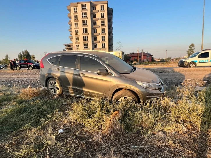 Önce Lastik Patladı Sonra Şarampole Devrildi: 3 Yaralı