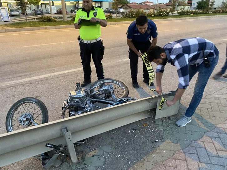 Otomobille Motosiklet Çarpıştı: 1 Ölü