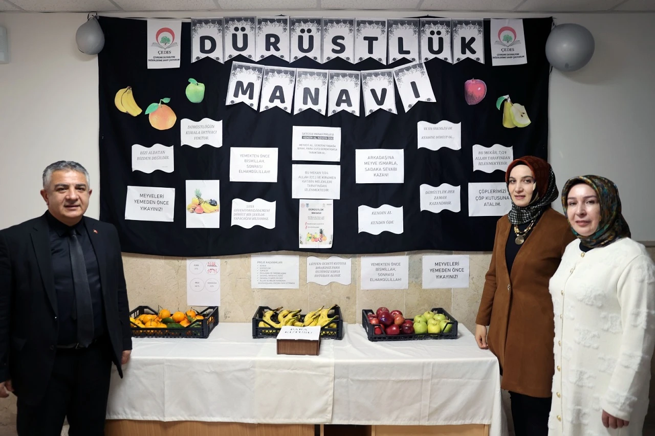 &quot;Tezgahtarsız Manav&quot; Öğrencilere Dürüstlüğü Öğretiyor