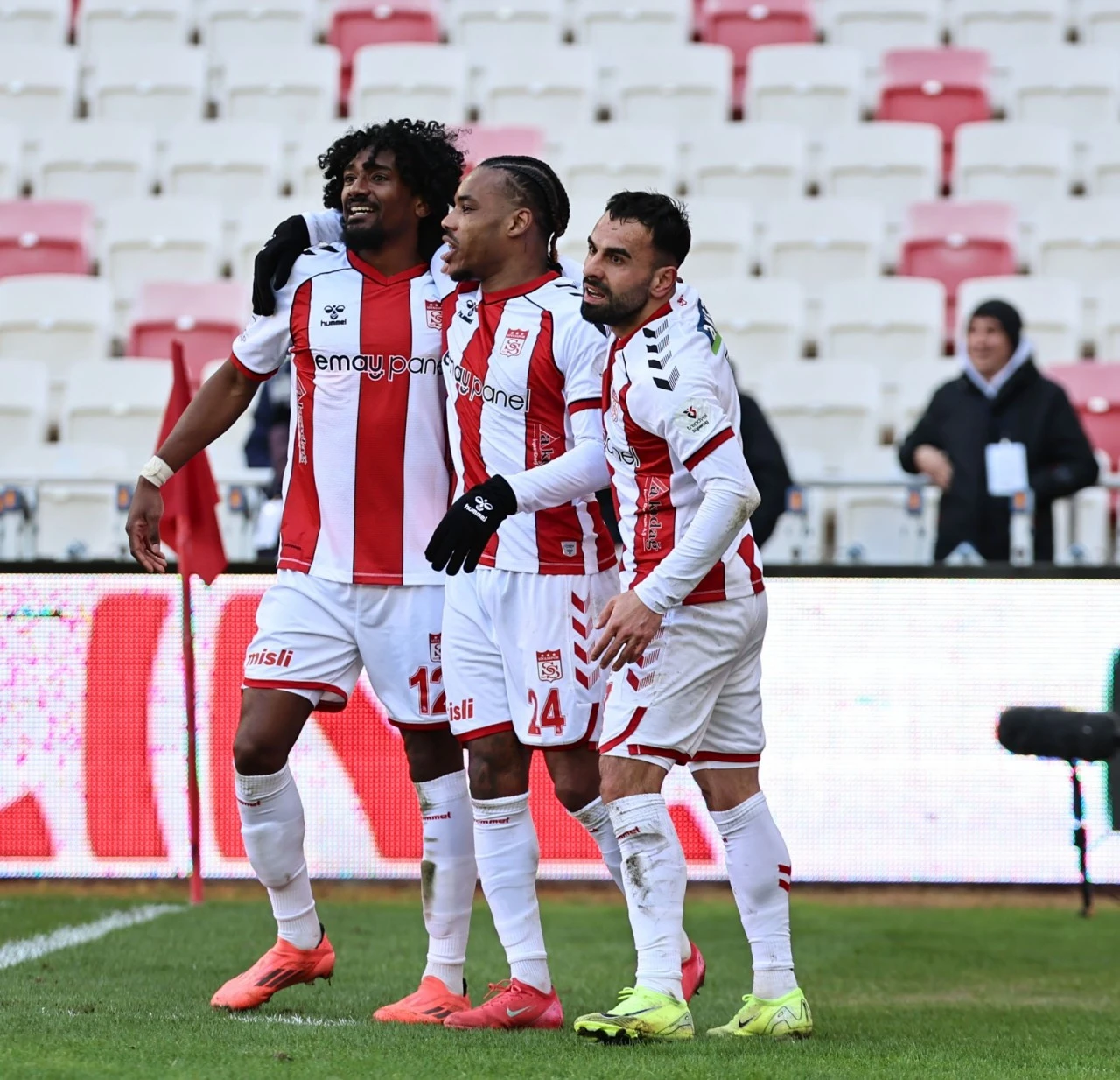 Rodrigues Gol Sayısını 3 Yaptı