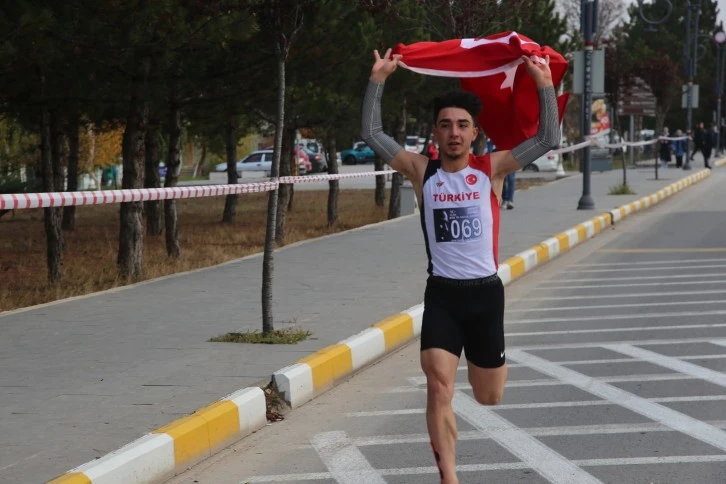 SCÜ'de Ata'ya Saygı Koşusu 