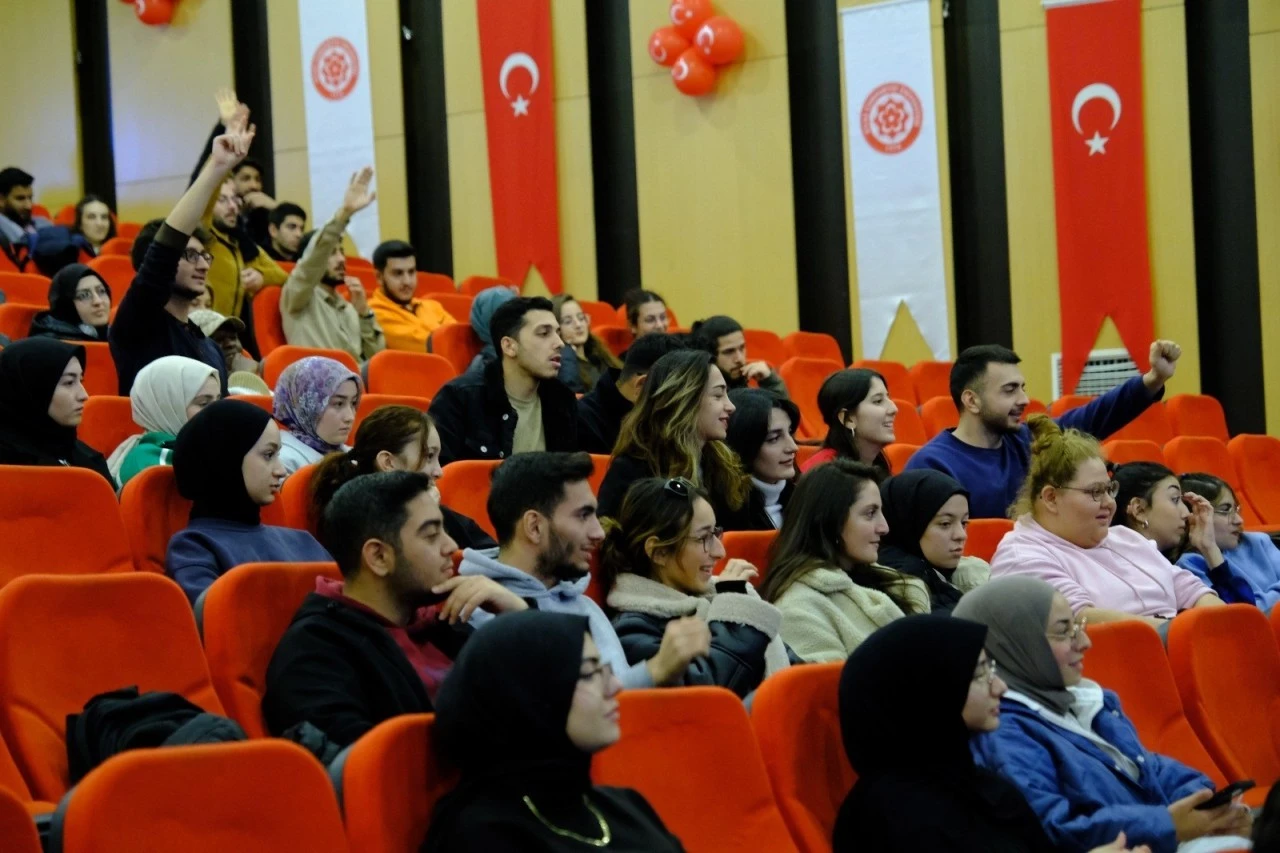 SCÜ’deki Söyleşiye Yoğun İlgi