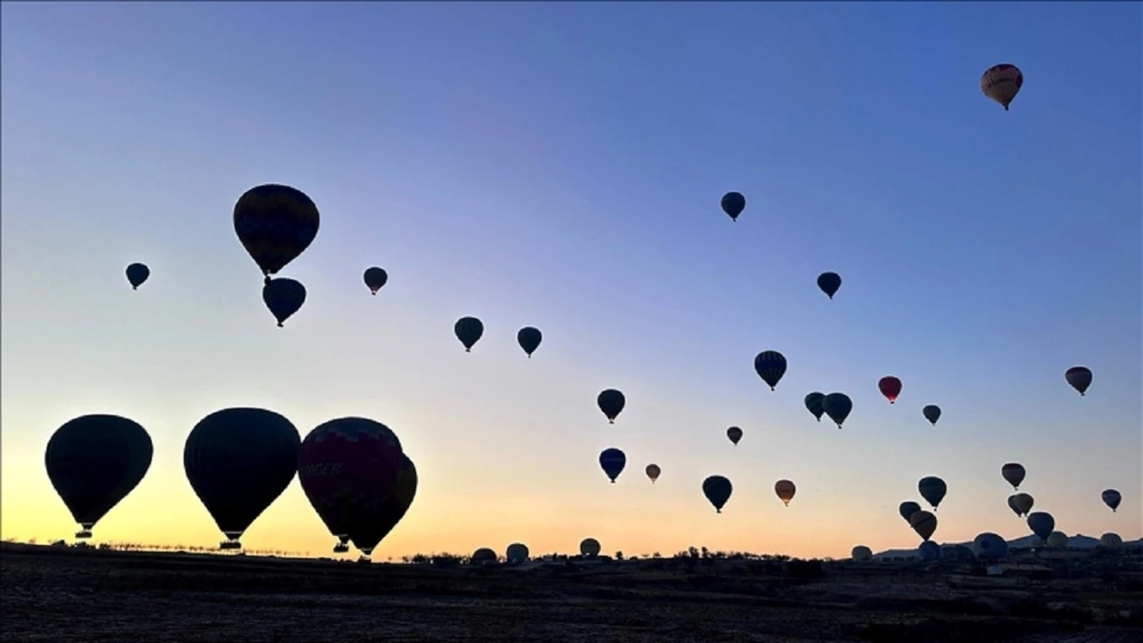 Sıcak hava balon uçuşlarında yolcu sayısı rekoru kırıldı