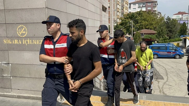 Silah Zoruyla Küçükbaş Hayvan ve Para Gasp Eden Şahıslar Yakalandı