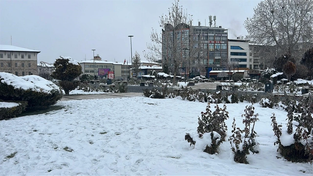 Sivas'ta Dondurucu Soğuğu Gözler Önüne Seren Görüntüler