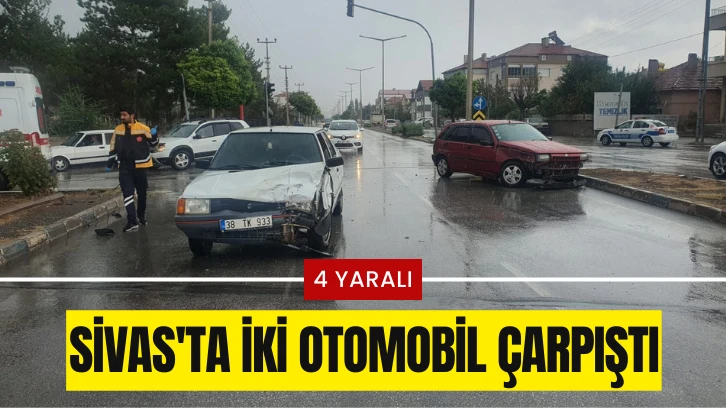 Sivas'ta İki Otomobil Çarpıştı: 4 Yaralı