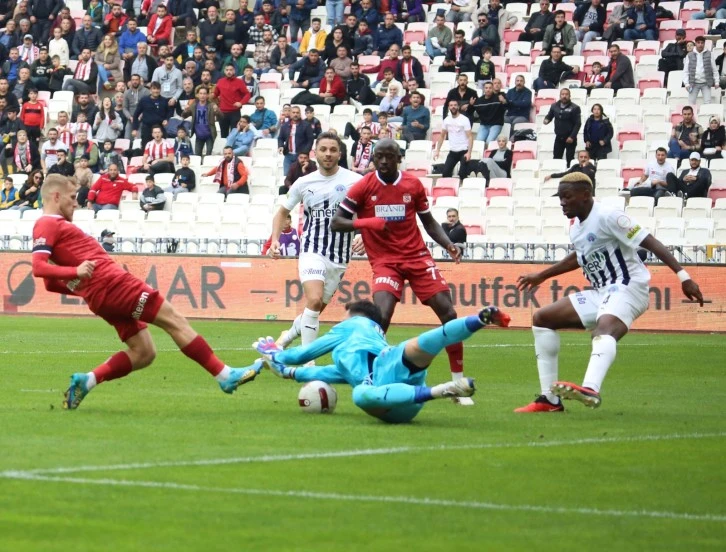 Sivas'ta İlk Gol Kasımpaşa'dan Geldi