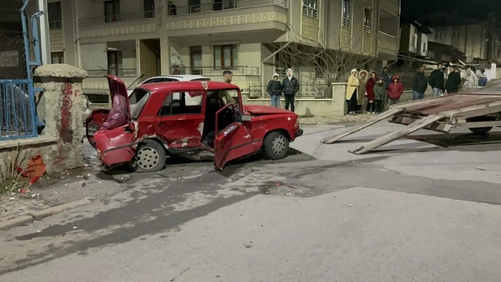 Sivas’ta Otomobiller Çarpıştı: 5 Yaralı