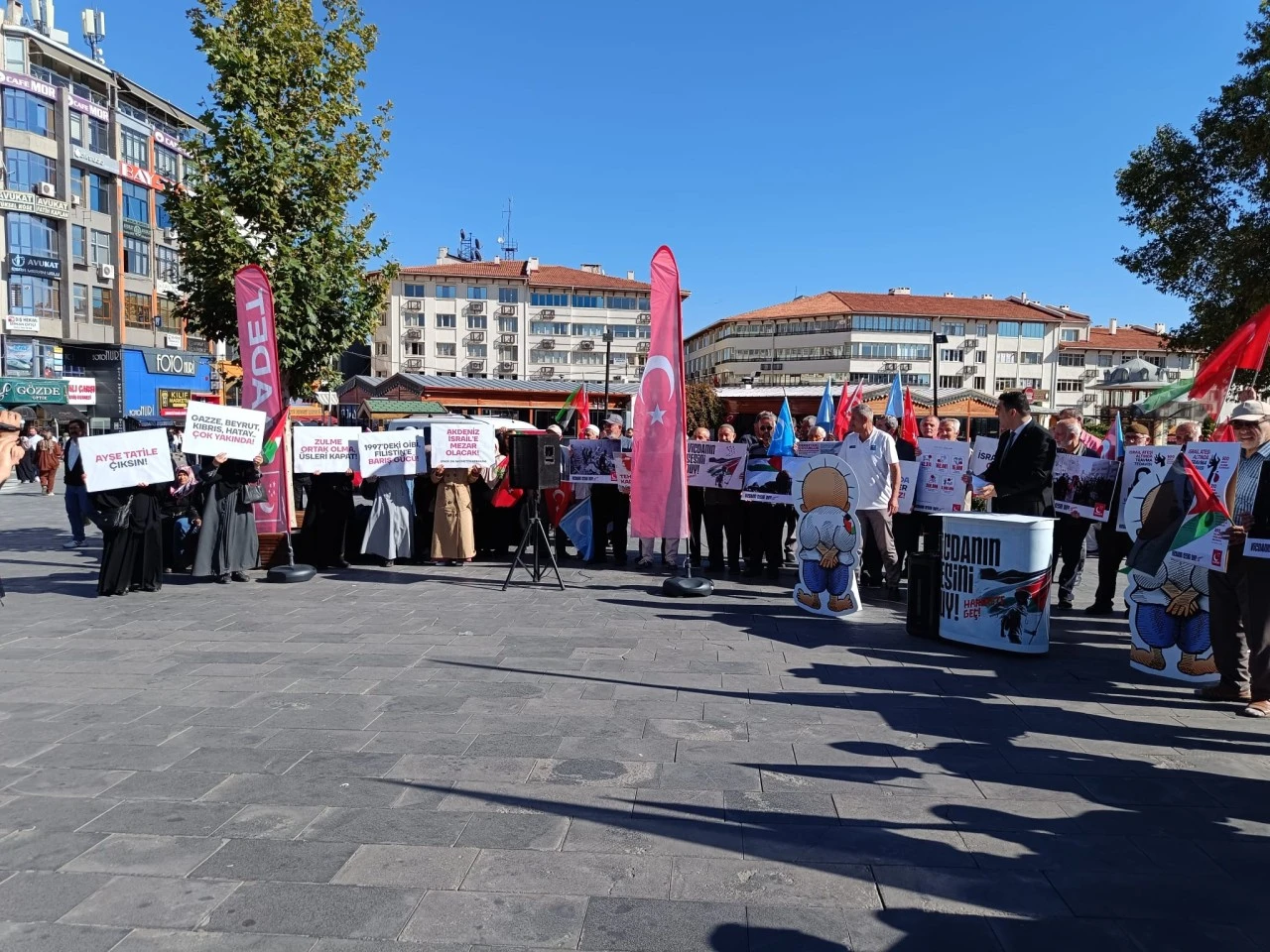 Sivas'ta Protesto: &quot;İnsanlık Davamızdır''