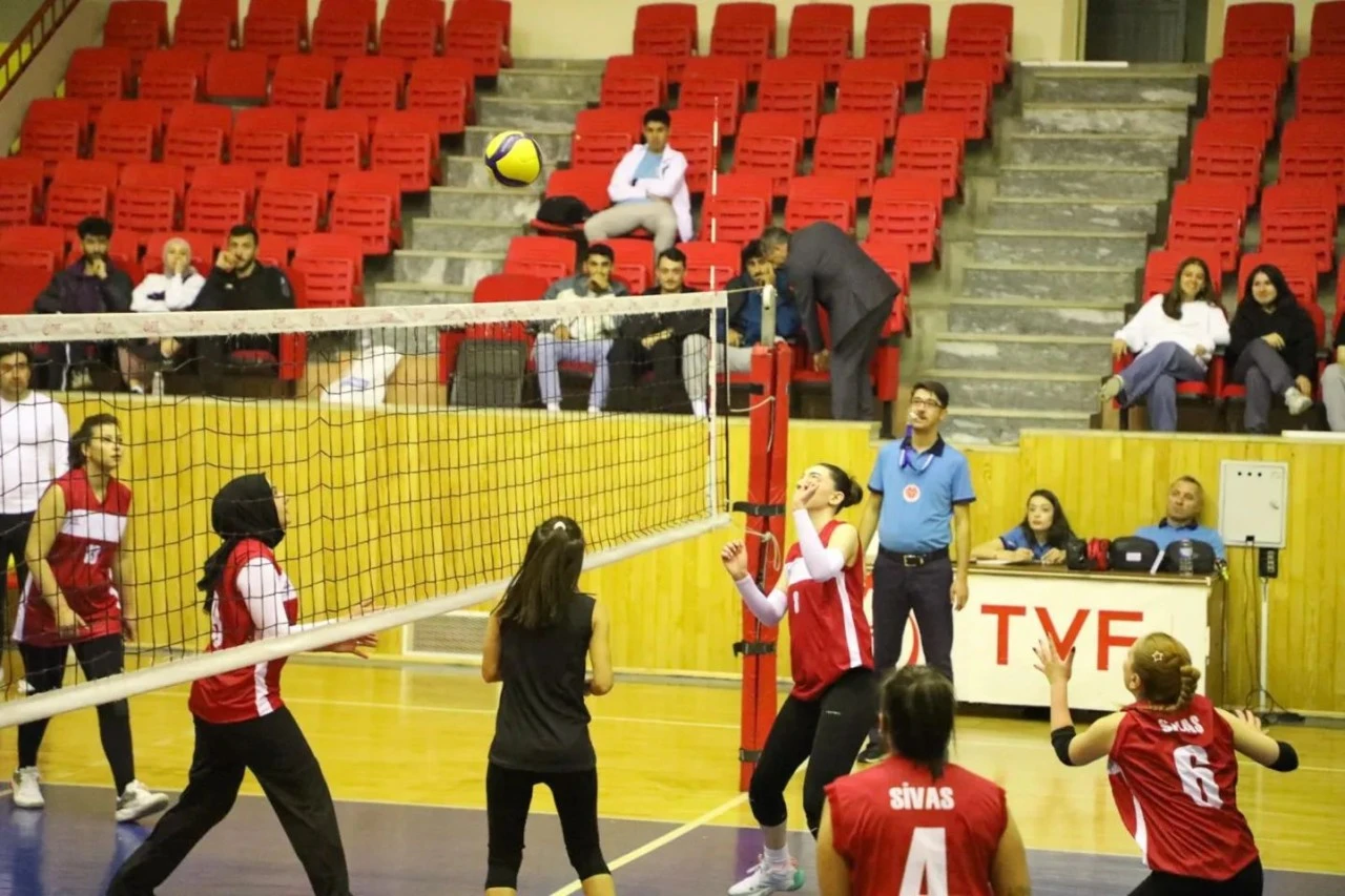 Sivas'ta Voleybol Maçı Beğeni Topladı