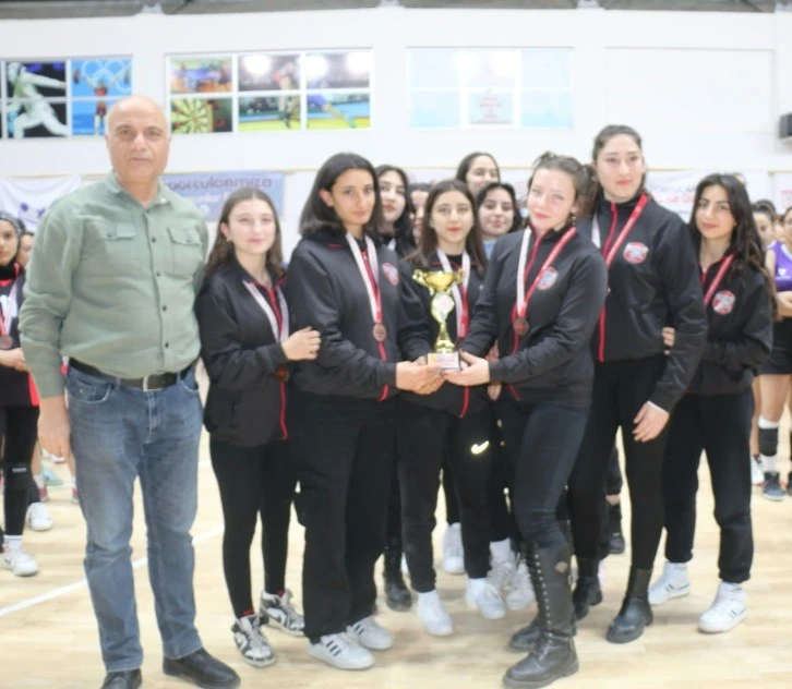 Sivas'ta Voleybolun Şampiyonu Özel İdare