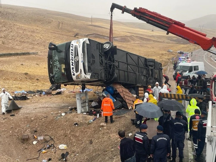 Sivas'taki Feci Kazada Yaralanan Muavin Hayatını Kaybetti