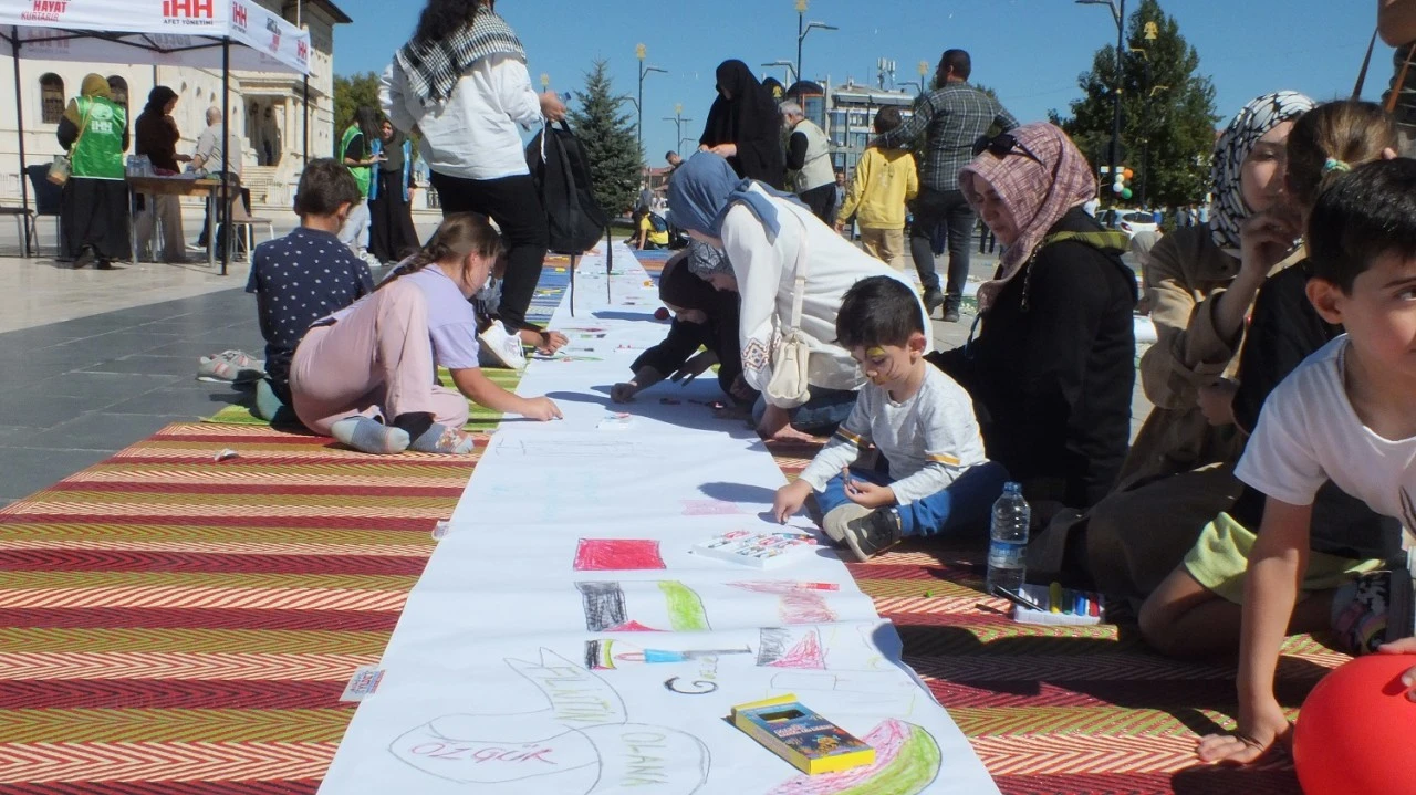 Sivaslı Çocuklardan İsrail Protestosu!