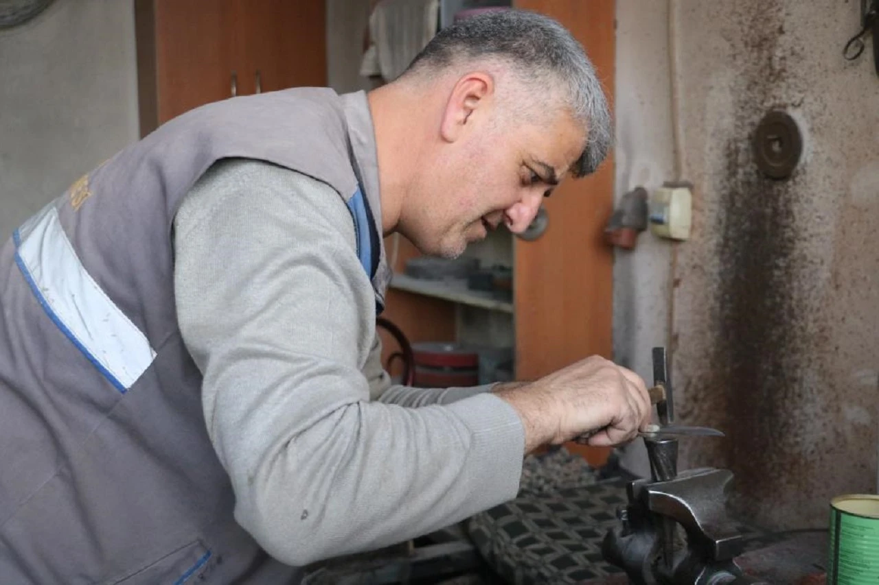 Sivaslı Kemik Tarak Ustası Mesleği Tamamen Bırakıyor