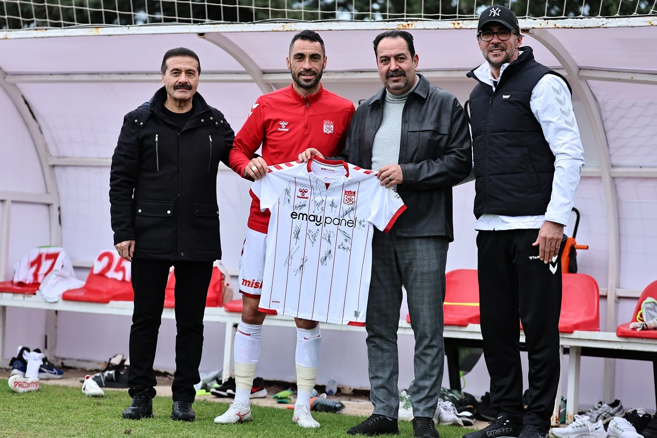 Sivaslı Müdürden, Sivasspor’a Moral Ziyareti