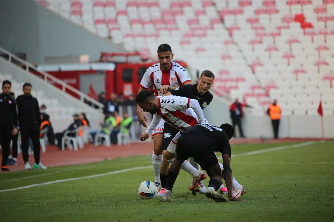 Sivasspor Ligdeki 5. Galibiyetini Aldı