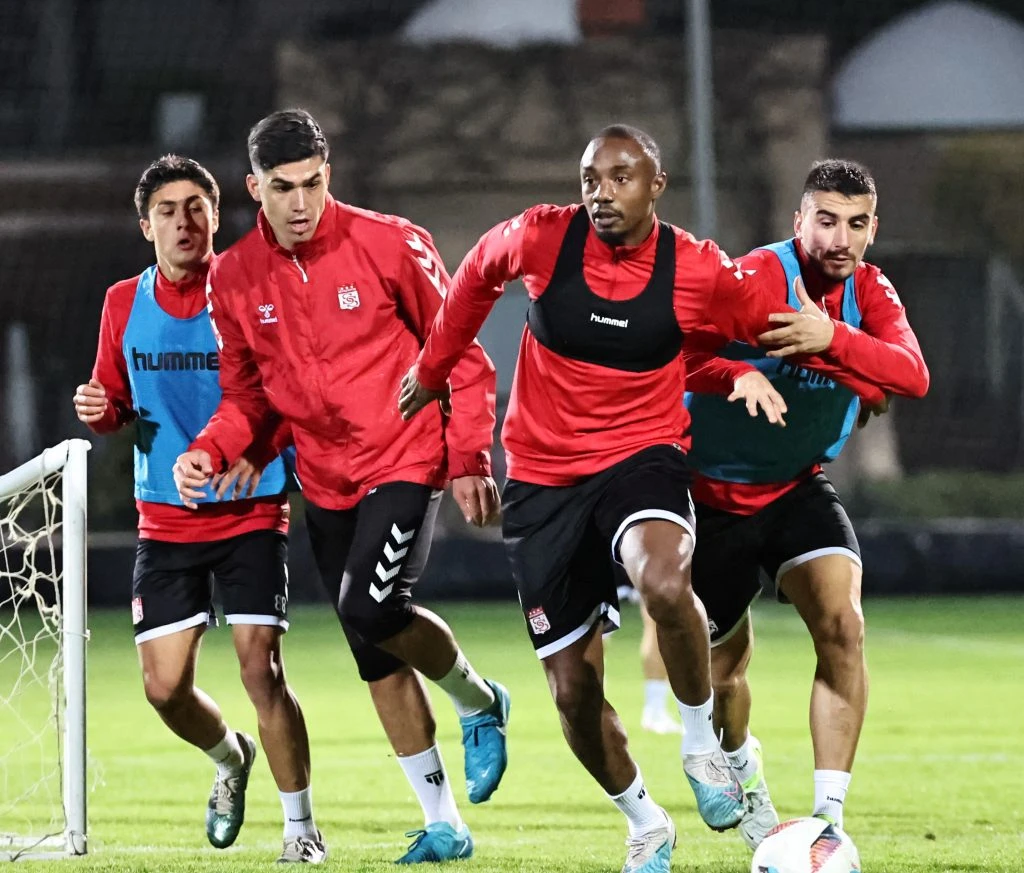 Sivasspor'un Antalya Kampı Başladı