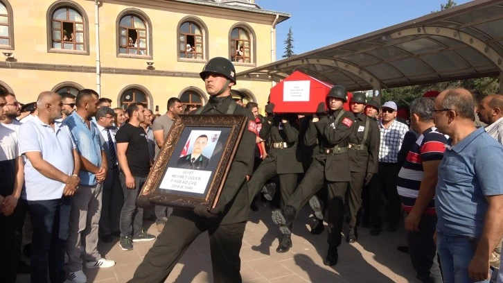 Son Yolculuğuna Uğurlanan Şehide Veda Yürek Yaktı