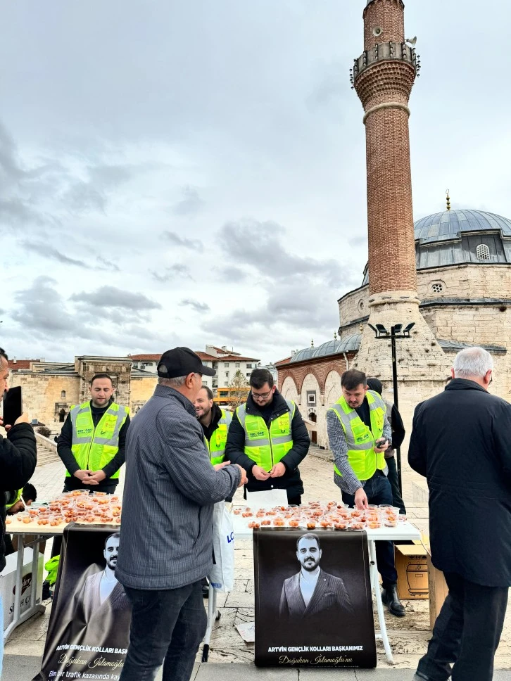 Trafik Kazasında Ölen Eden Doğukan İslamoğlu Unutulmadı