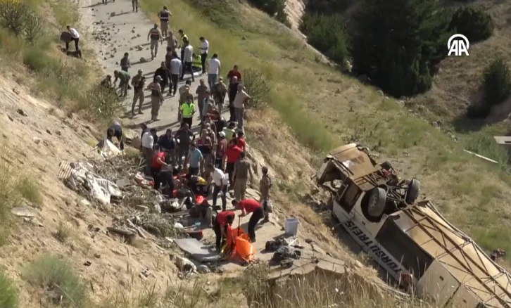 Yolcu Otobüsü Şarampole Devrildi: 7 Ölü, 22 Yaralı