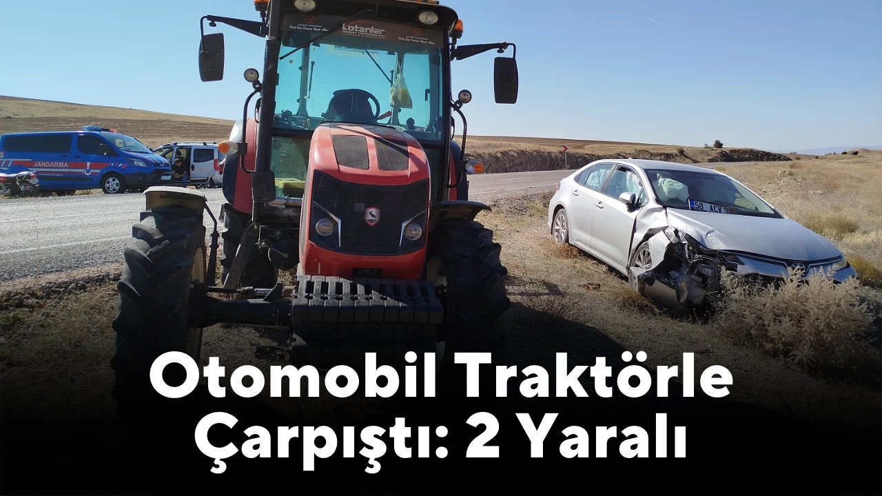 Otomobil Traktörle Çarpıştı: 2 Yaralı