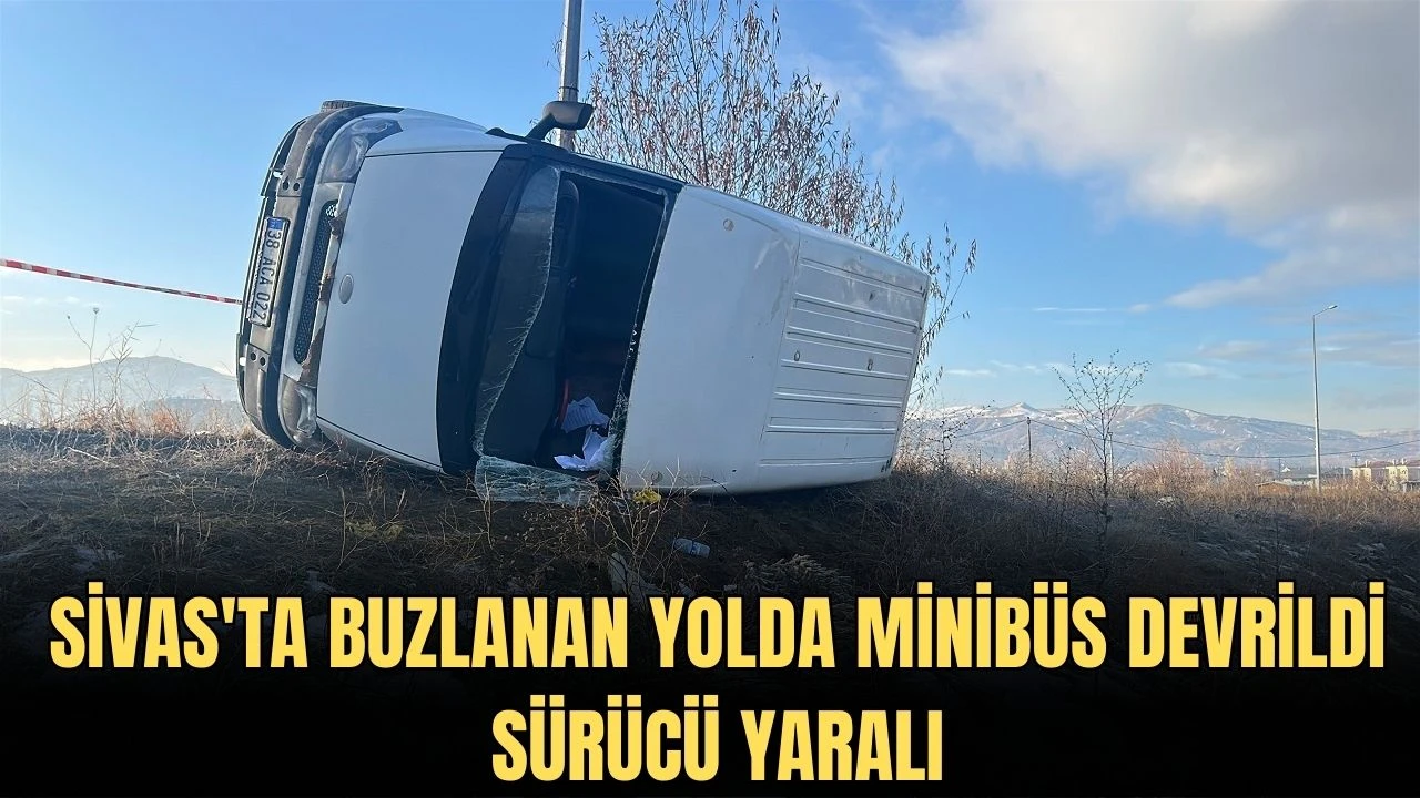 Sivas'ta Buzlanan Yolda Minibüs Devrildi